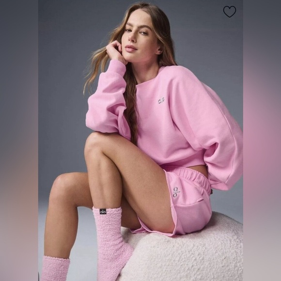 Alo Yoga 💗 NWT Cropped Accolade Crewneck in Sweet Pink - S - Picture 4 of 12